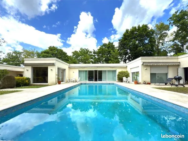 Maison 8 pièces 300 m² 