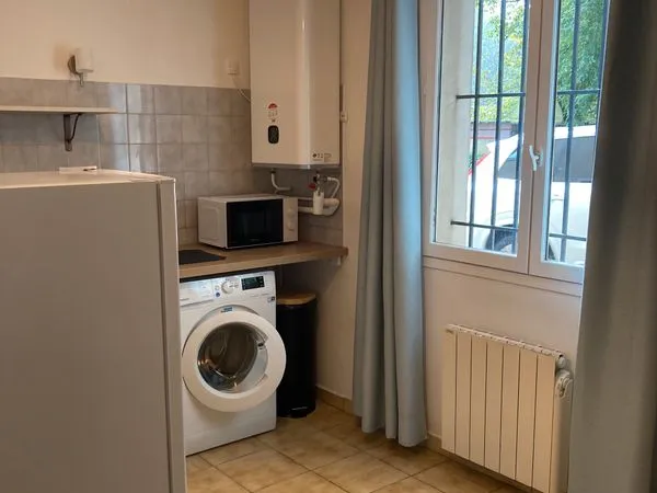 Loue studio meublé très bon etat 