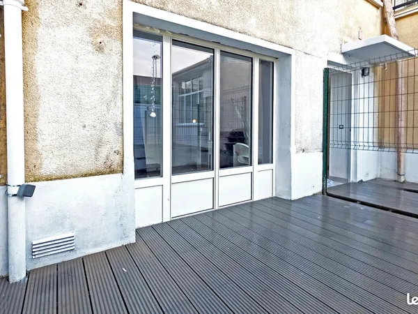 Studio Meublé TOTALEMENT RENOVE 16m2 sur terrasse privative + collective 