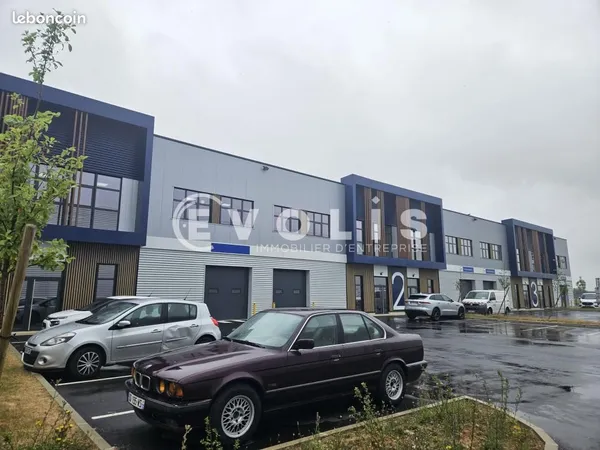Local d'activité 538 m² 