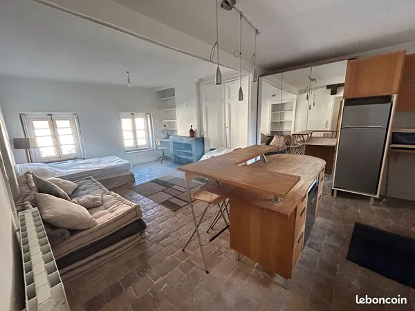Studio 1 pièce 40 m² 