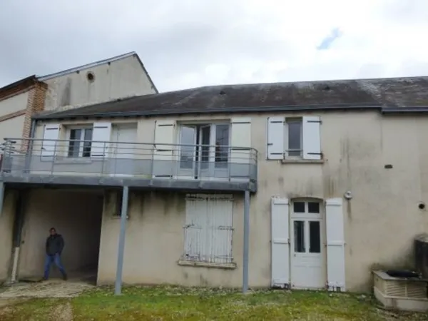 Votre agence France Loire Aubigny S/Nère vous propose cet appartement à la location sur la commune 