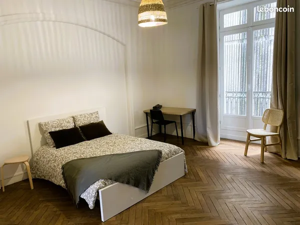 Chambre meublée hyper ville centre Nantes - Place du Cirque 