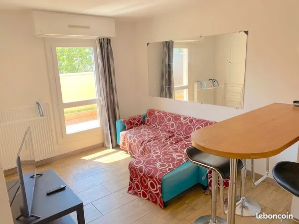 Chambre meublée avec balcon à Evry : 470 CC 
