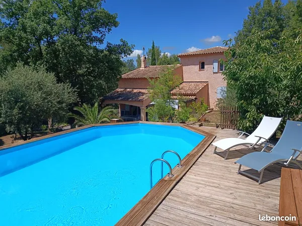 Villa traditionnelle-piscine-garage-calme absolu sans vis a vis 