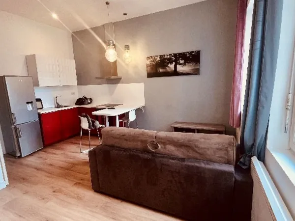 STUDIO PLEIN CENTRE AVEC BALCON 