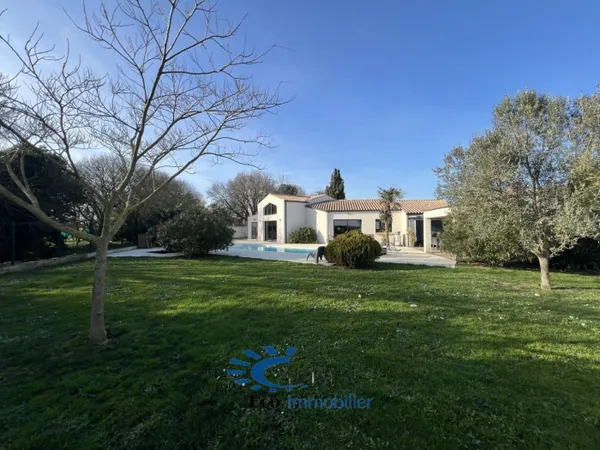 MAISON CONTEMPORAINE PLAIN PIED 3 CHAMBRES AVEC PISCINE GARAGE 