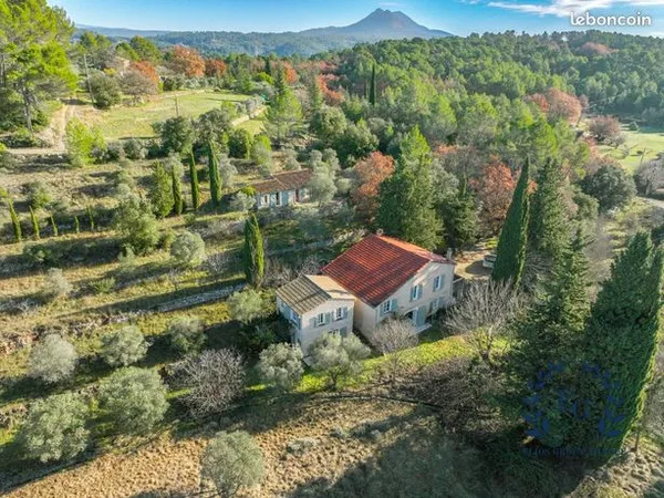 Maison 11 pièces 285 m² 