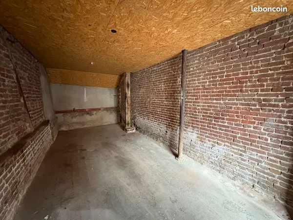 Garage 1 pièce 25 m² 