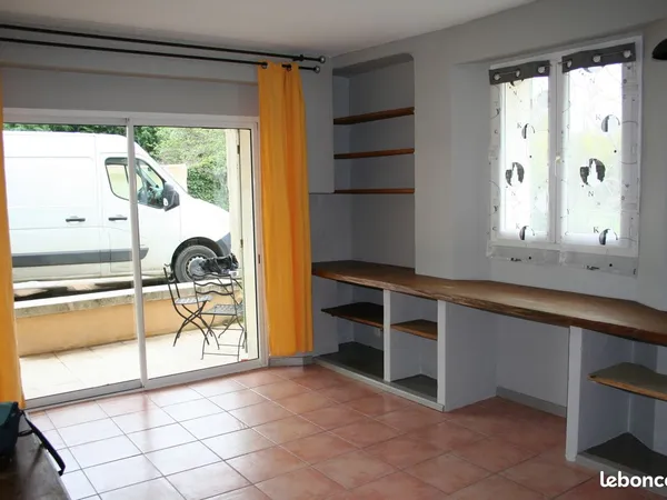 Loue studio en campagne rez-de-chaussée terrasse 