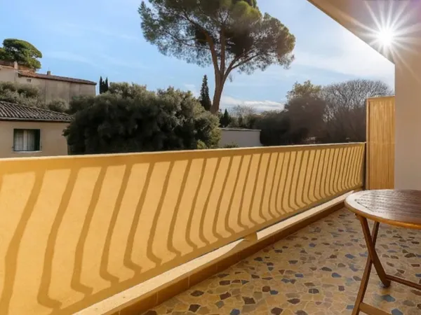 Studio lumineux avec terrasse - Avenue George V - location meublé 