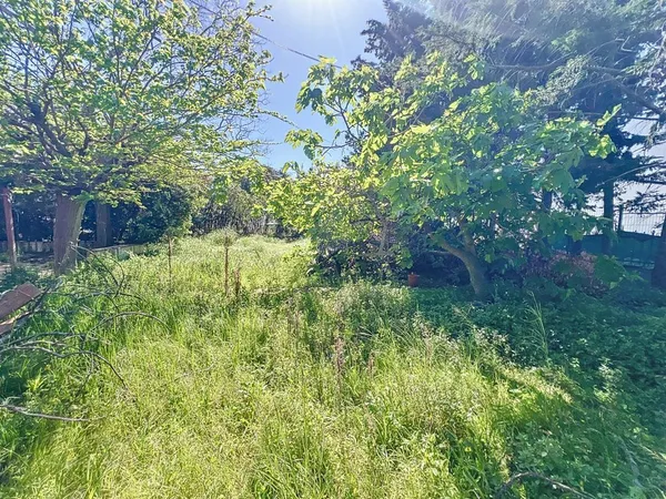 TERRAIN CONSTRUCTIBLE CENTRE VILLE AU CALME 