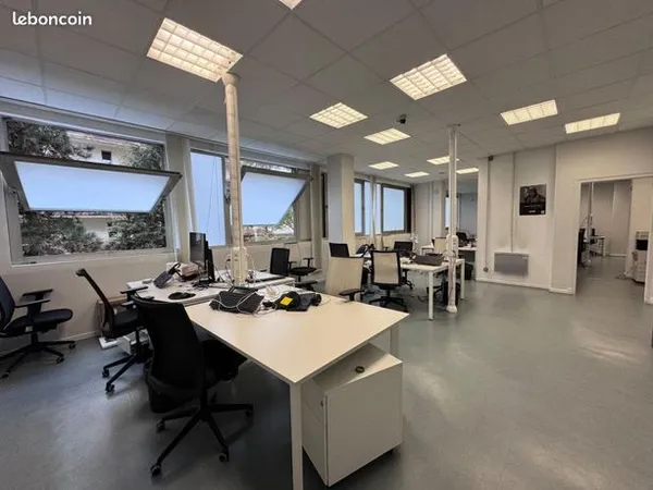 Bureau 141 m² 