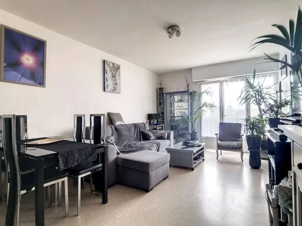 FREJUS, T2 DERNIER ETAGE