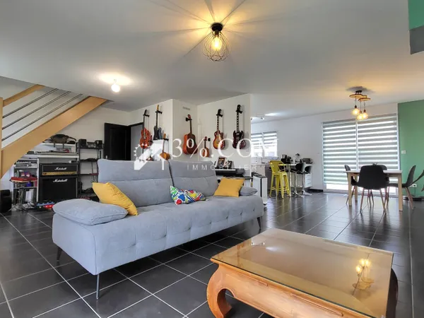 Semi Plain-Pied individuel - 5 Chambres - Jardin & Garage 
