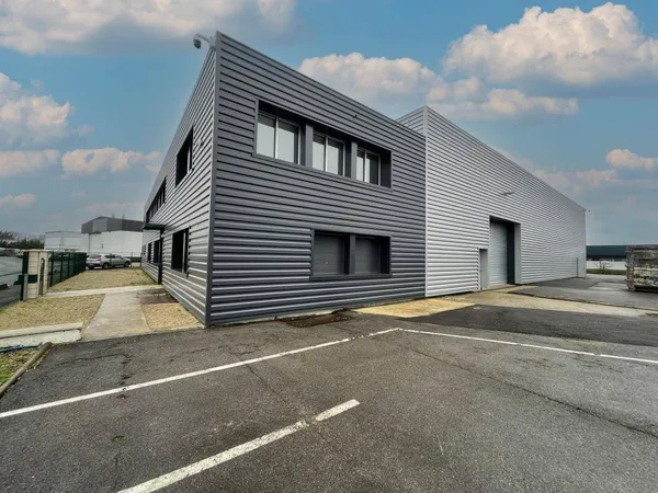 Local d'activité 1879 m² 