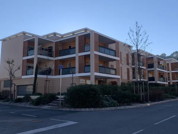 Pierrefeu du var - ECO QUARTIER dans Résidence GAIA garage 