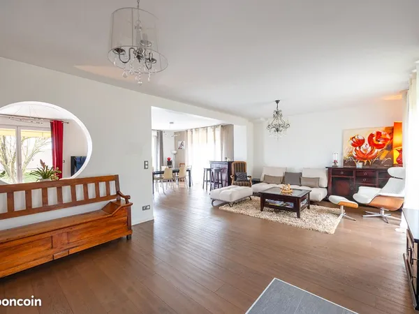 Maison 7 pièces 210 m² 