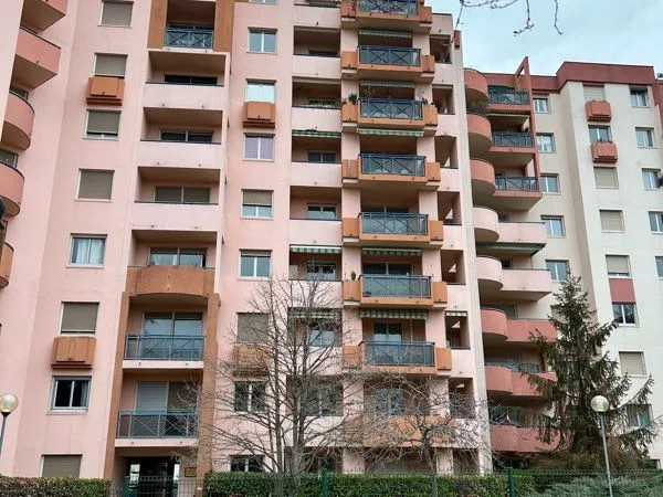 Superbe T4 96 m2 grande terrasse, avec garage 