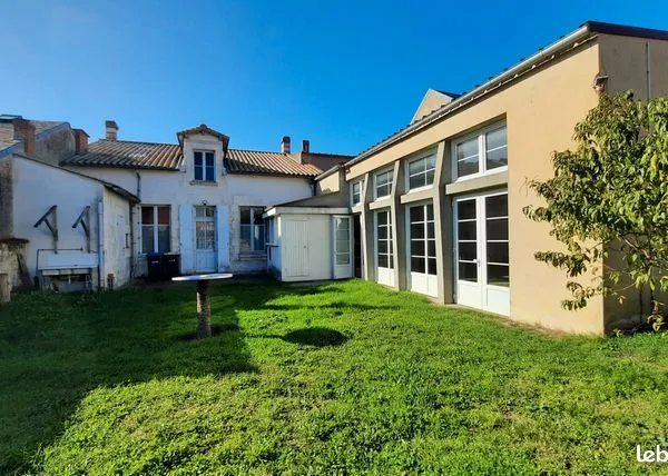 Maison 7 pièces 320 m² 