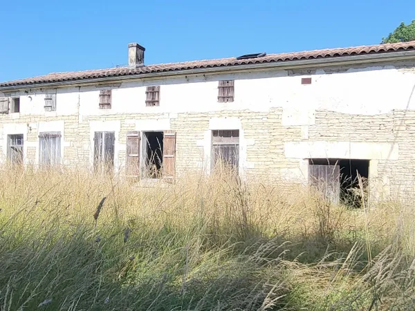 Maison à réhabiliter- environnement calme 
