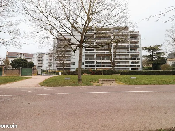 Studio 1 pièce 24 m² 