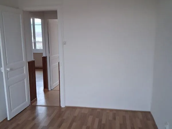 Appartement T3 de 62m2 (+ jardin, dépendance et cour) 