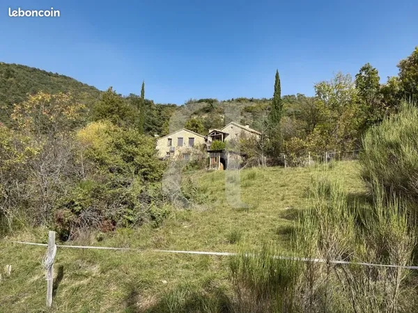 Mas 7 pièces 219 m² 