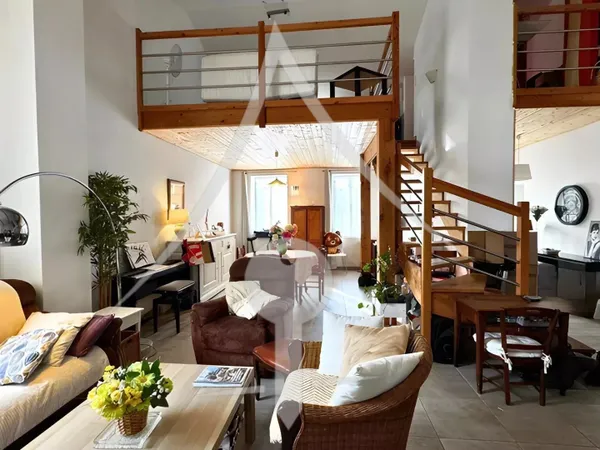 Maison de village historique rénovée à vendre à Lavernose-Lacasse - 166 m², piscine, 3 chambres 