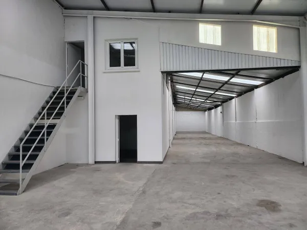 Entrepôt 344 m² 