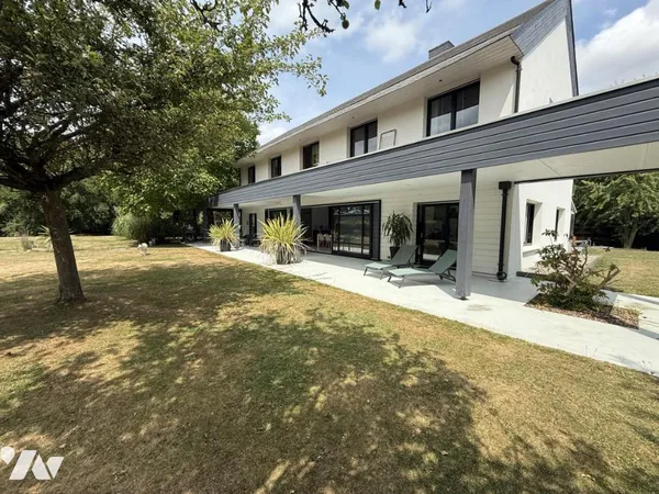 Maison 9 pièces 325 m² 