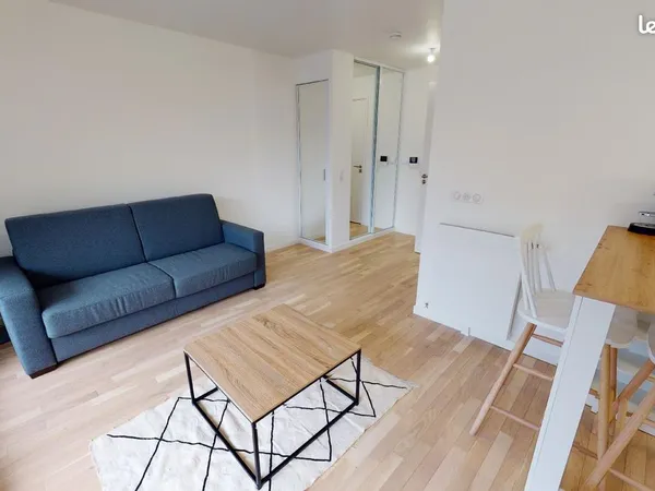 Studio meublé avec extérieur, proche gare de Bécon 