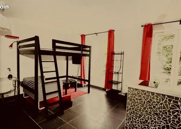 Studio 1 pièce 27 m² 