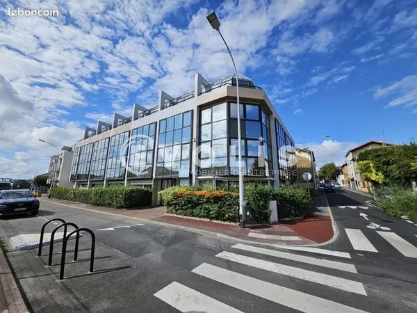 Bureau 1161 m² 