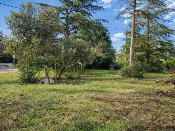 Terrain 700 m² 