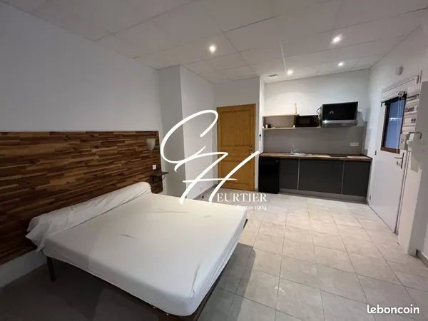 Studio 1 pièce 26 m² 
