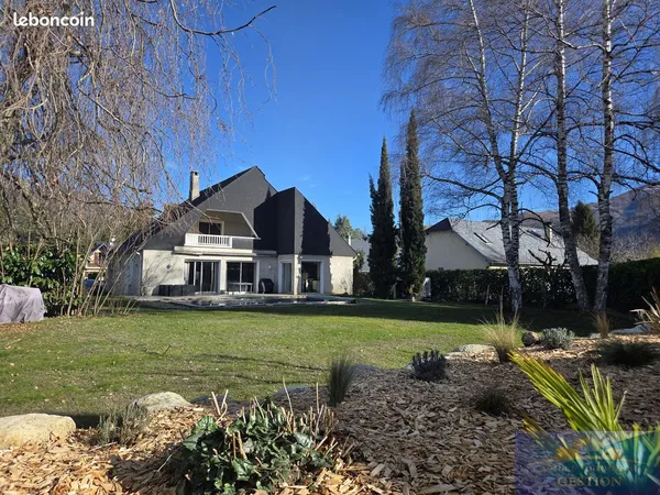 Maison 6 pièces 234 m² 