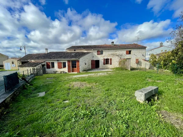 Ensemble immobilier de 2 maisons charentaises dont une locat 