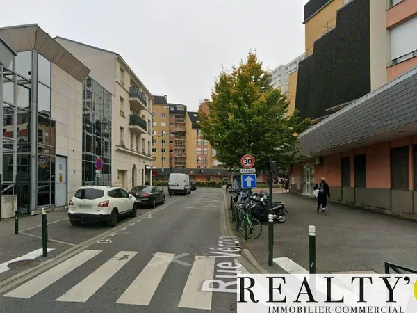 Boutique 2 pièces 143 m² 