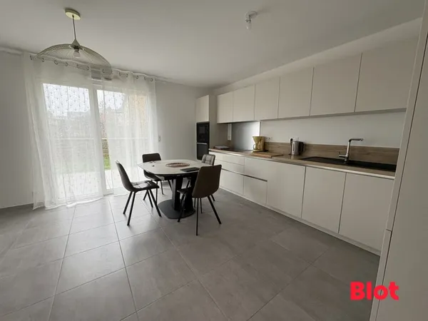 À LOUER-CANCALE-T3-64.14 m²-930€ c.c-JARDIN 