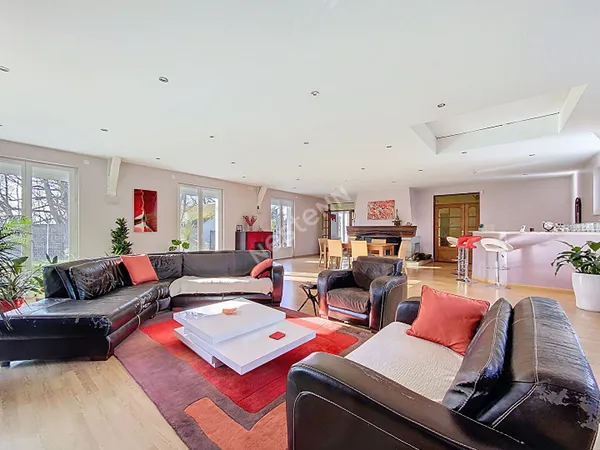 A VENDRE grande maison d'une superficie de 240 m² - 5 chambres - Château-Gontier, proche 