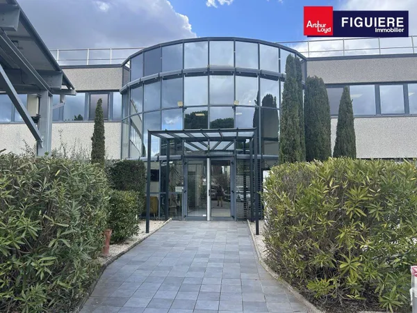 Local d'activité 4631 m² 