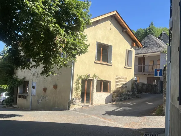 Maison de village- 3 chambres - Cescau -sans jardin 