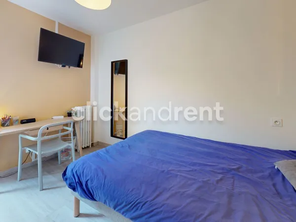 Chambre meublée disponible en colocation 