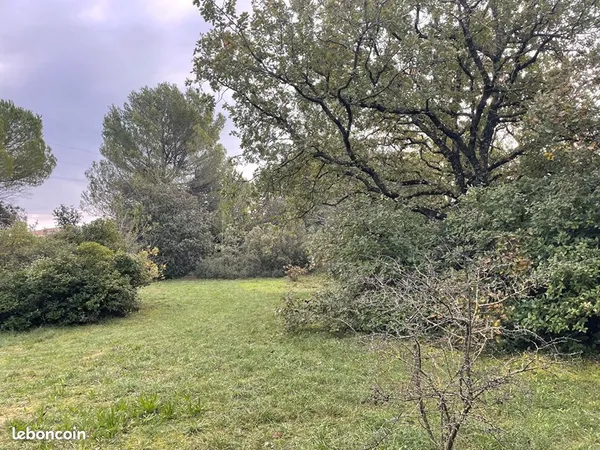 Terrain 800 m² Châteauneuf-de-Gadagne 
