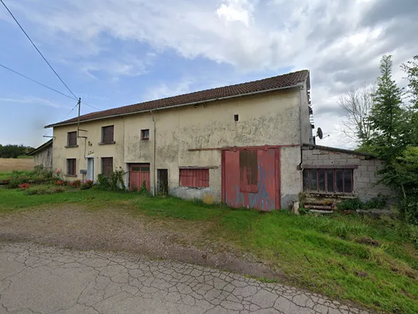 Corps de ferme à rénover sur plus d'un hectare de terrain 