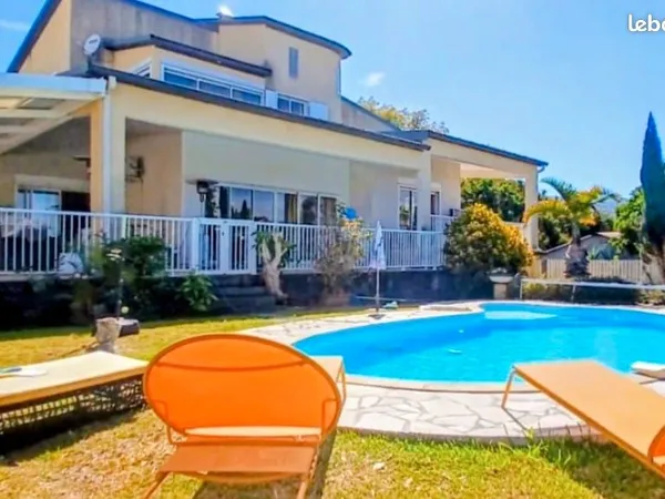 Maison 5 pièces 359 m² 