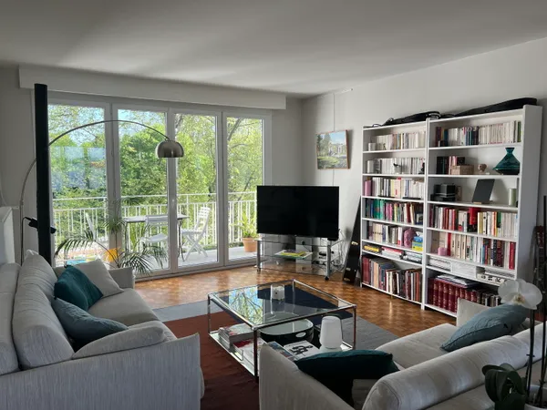Vends appartement 103m² Parc Bordelais, 3 chambres, balcon, stationnement, ascenseur 