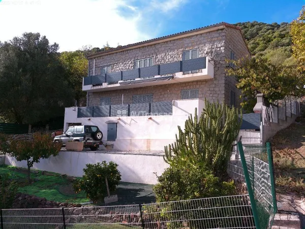 Golfe de Porto centre ouest Corse, opportunite a saisir !
