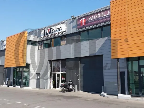Local industriel 247 m² 